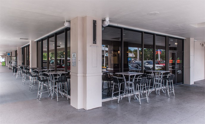 17th Street - Outdoor Seating